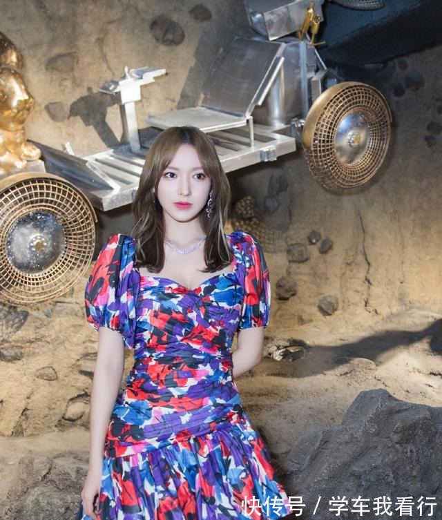 裙摆|程潇没了铁刘海更时髦,配泡泡袖连衣裙,像漫画中走出的小公主!