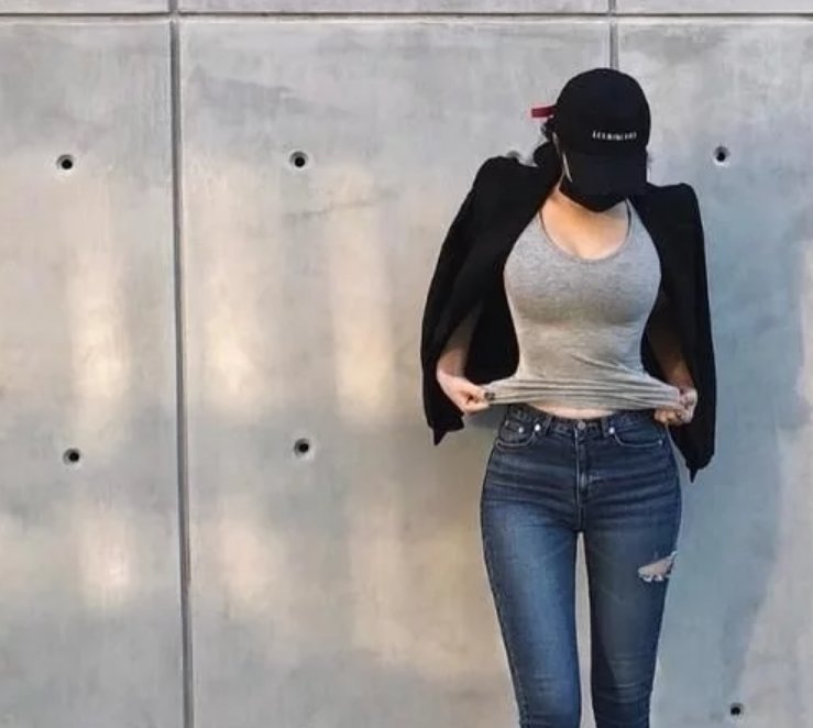 打底裤的搭配绽放青春美,美丽自信,显得潮流范十足