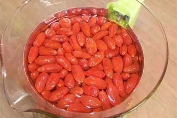 搅拌均匀|三伏天钓鲤鱼,几款让鲤鱼疯狂的自制饵料,上钩全是大鲤鱼