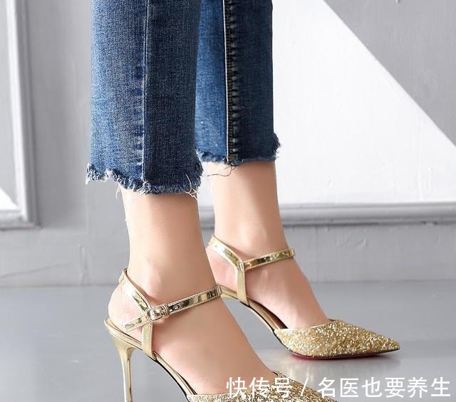 女人味 尖头勾勒出极致女人味,亮片闪耀出别样光芒,穿上高跟鞋撑起气场!