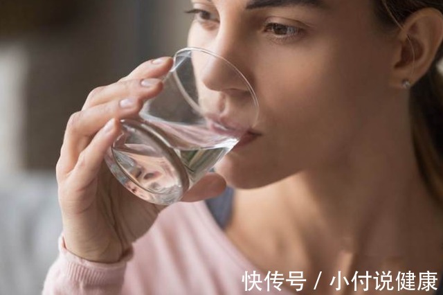 饱和脂肪酸|鸡蛋是高血脂的“发物”?建议:预防血脂升高,这3种食物需少吃