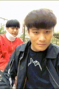 |搞笑GIF趣图:这么可爱的妹子,没想到还是个逗比