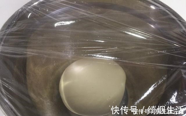 蒸馒头，别只加酵母！学会加“2白”，馒头凉了也不硬，又白又香
