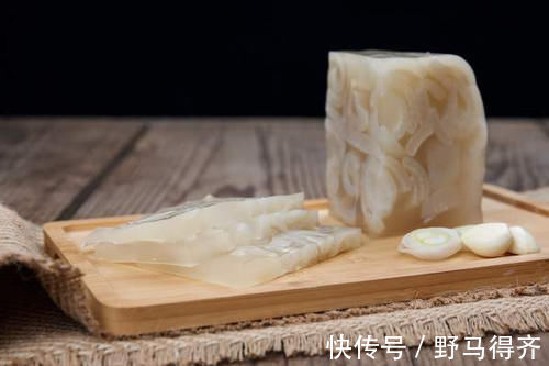 猪皮冻|做猪皮冻，焯水后不能直接下锅煮，多做1步，晶莹剔透无腥味