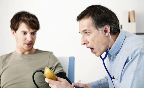 糖尿病合并高血压?小心这4大危害缠上你,教你4招来应对高血压