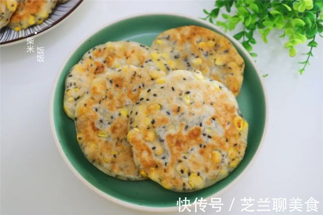 黑芝麻|夏季玉米正鲜嫩，搭配这两种面粉烙饼，又香又软，早餐吃很合适