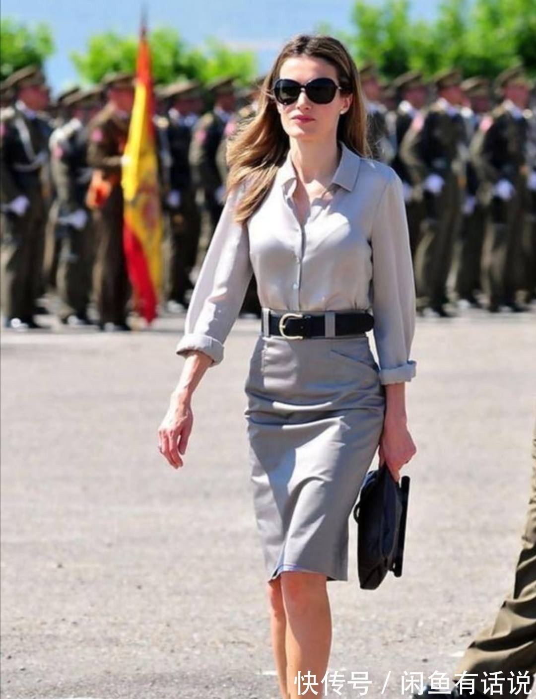 莱后|西班牙王后90斤都不到,身形消瘦气质却高级,衬衫搭半裙真加分