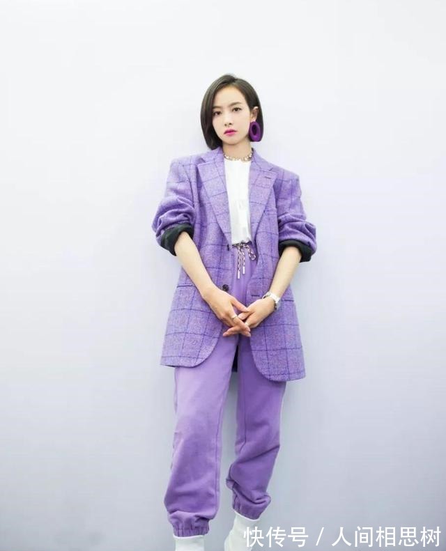 高跟鞋 阔腿裤终于失宠了,现在流行的是“慢跑裤”,舒适显瘦还特别减龄!