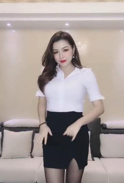 街拍公司的丰腴女经理，这种身材类型你们打几分