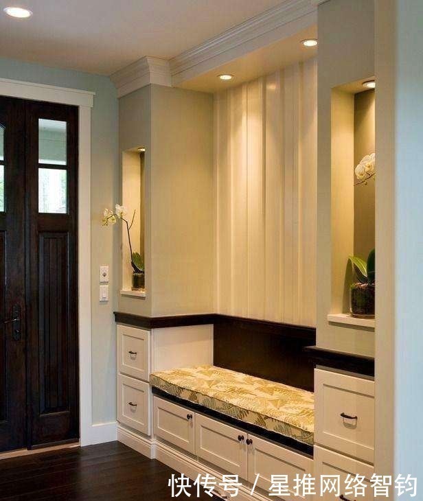 实用|原来的玄关设计已经过时了，现在人们都这么装，玄关＋鞋凳，实用