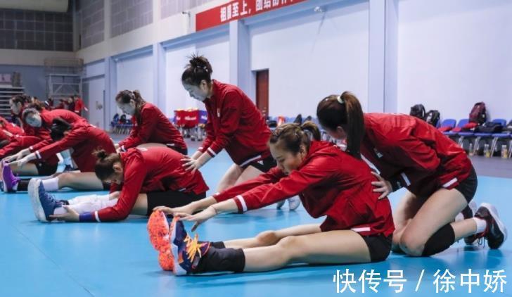 姚迪|女排联赛官方海报!李盈莹代表中国女排上榜,姚迪缺席原因出炉