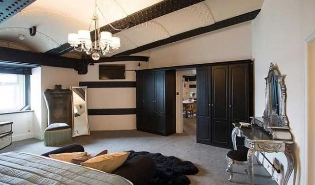 此岛曾是军事基地，后被人买来躲债，现成为全球最奢华的酒店之一