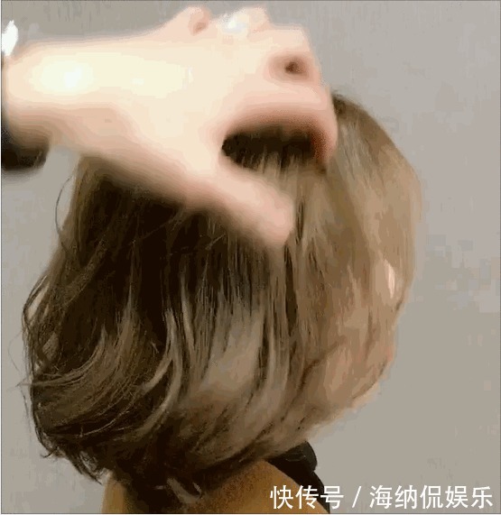 短发 时尚发型40左右女人,要学会打扮!短发烫后时尚有女人味