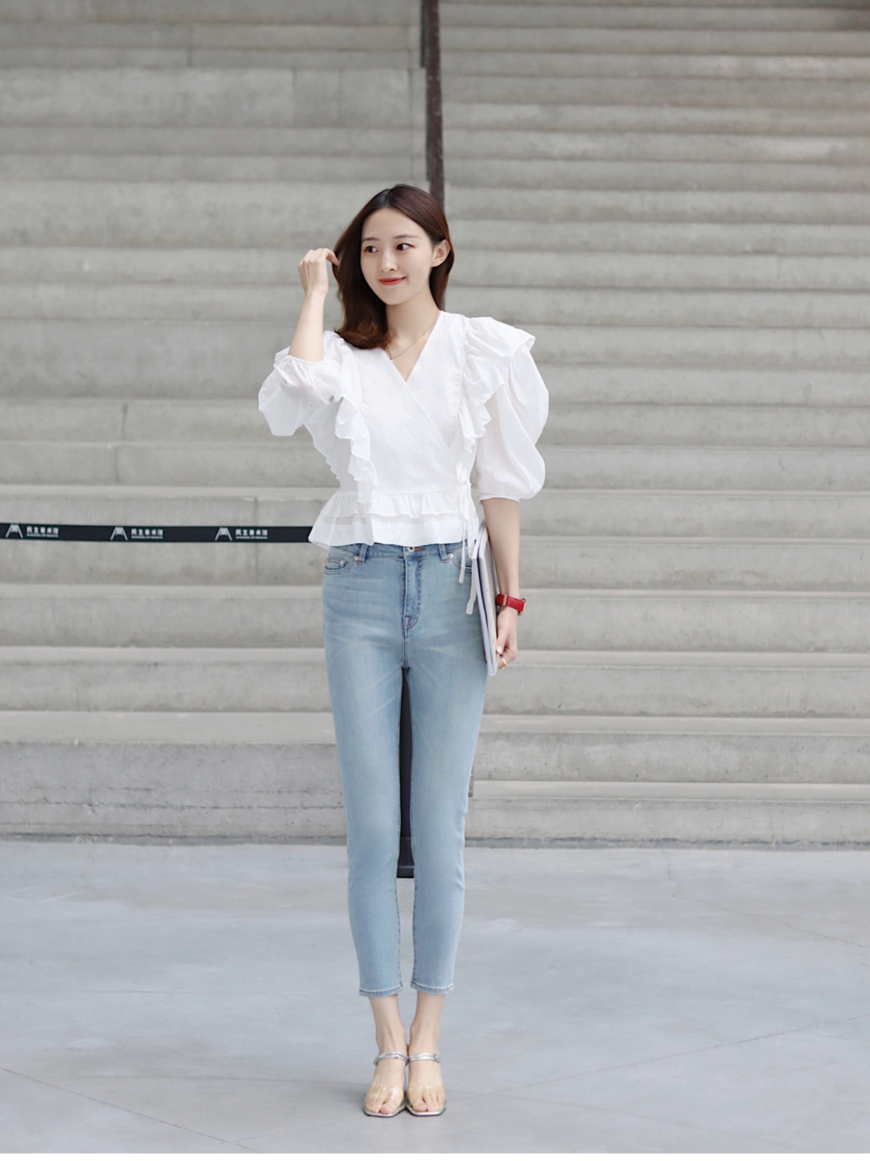 搭配|女神博主的夏季穿搭技巧,碎花上衣搭配牛仔裤高级洋气,显高显瘦