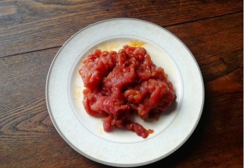 这个家常菜在我家非常受欢迎,皮薄汁多,肉质滑嫩