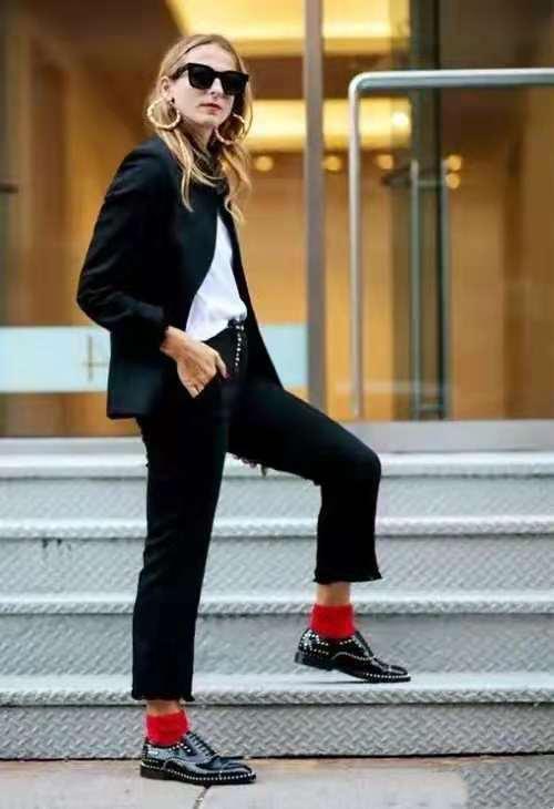 小仙女 马丁靴“失宠”了,秋季最火的“鞋子”来了,搭配风衣西装超时髦