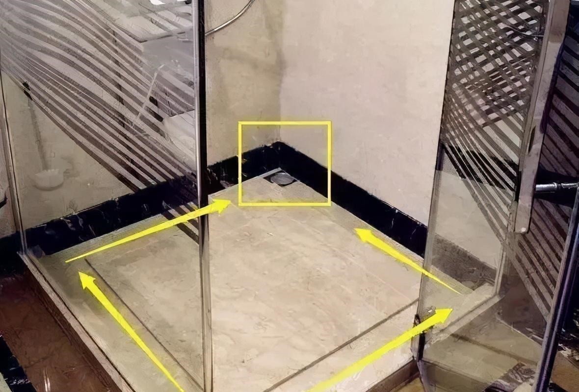 下水口|卫生间别再做斜坡排水了,现在流行这样做,下水更快还防滑