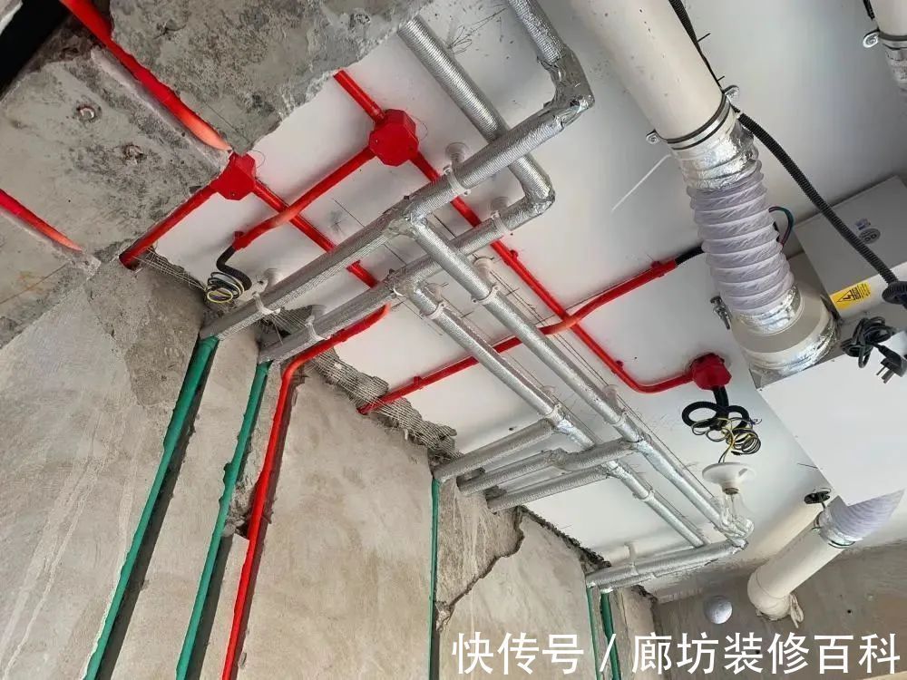 开槽|装修电线为什么必须穿管埋墙?遇到无法开槽的天花板又该怎么办?