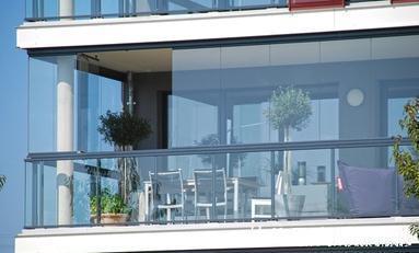 边框|封阳台不要用铝合金窗了，现在流行用这种材料装修，美观又大气