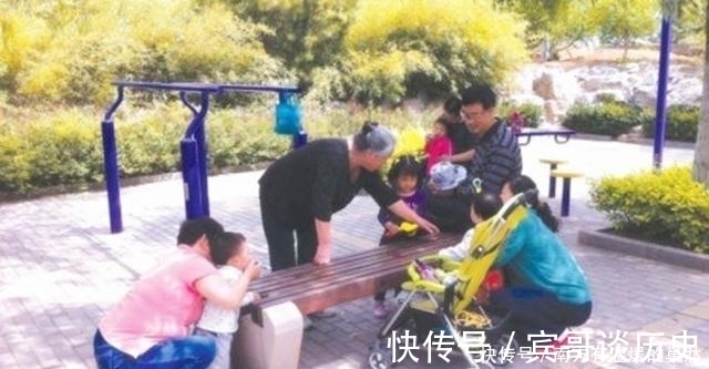 样学样|儿子被子被偷,宝妈在单元楼门口贴条,句句戳中要害不带一个脏字