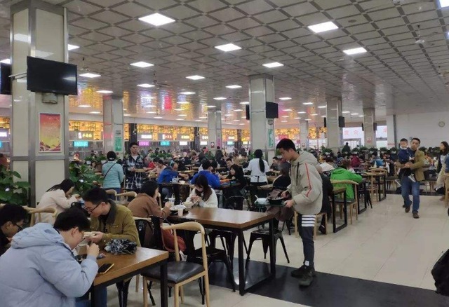 盘点大学食堂的“黑暗料理”,橙子蒸蛋都是小意思,这个才最过分