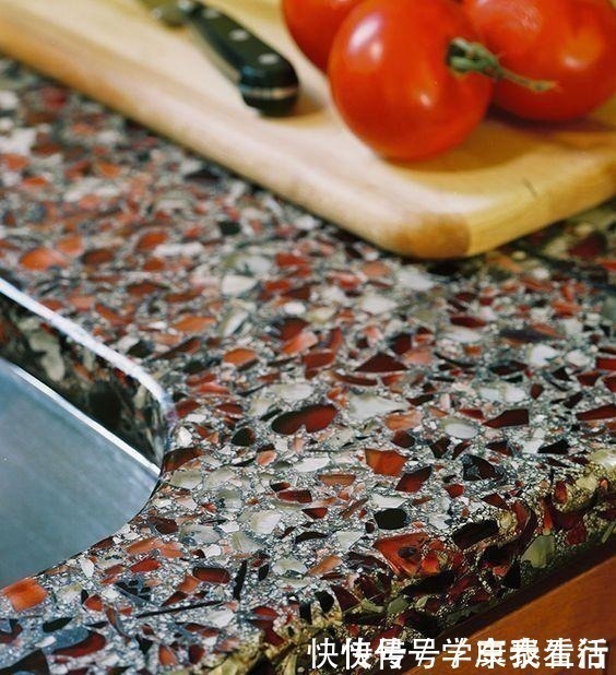 玻璃瓶|别人不要的玻璃瓶,被他变废为宝成灶台,漂亮耐用,圈粉无数!