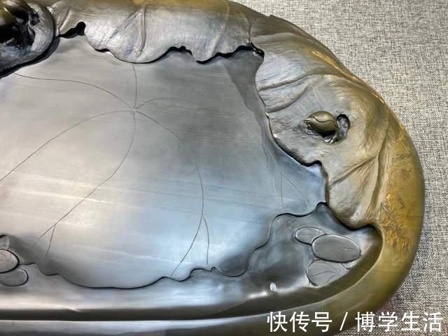 立体感@随便拿2块“金皮”歙砚石,叫朋友帮忙雕刻茶盘,成品也太惊艳了