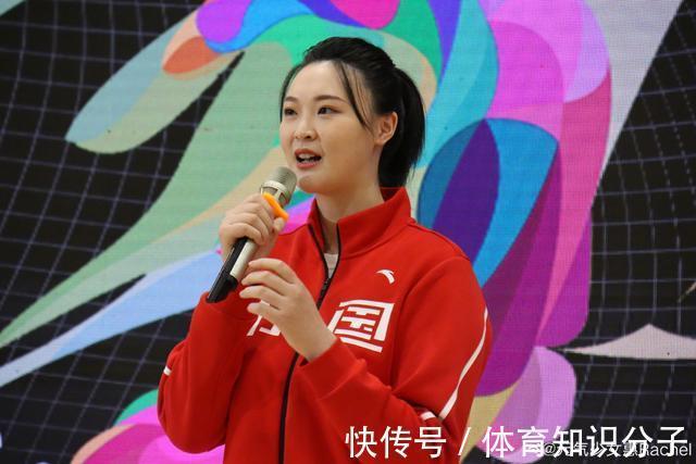 里约奥运|女排三奥运冠军同框!惠若琪林莉聊到凌晨,回忆往事搞怪合影