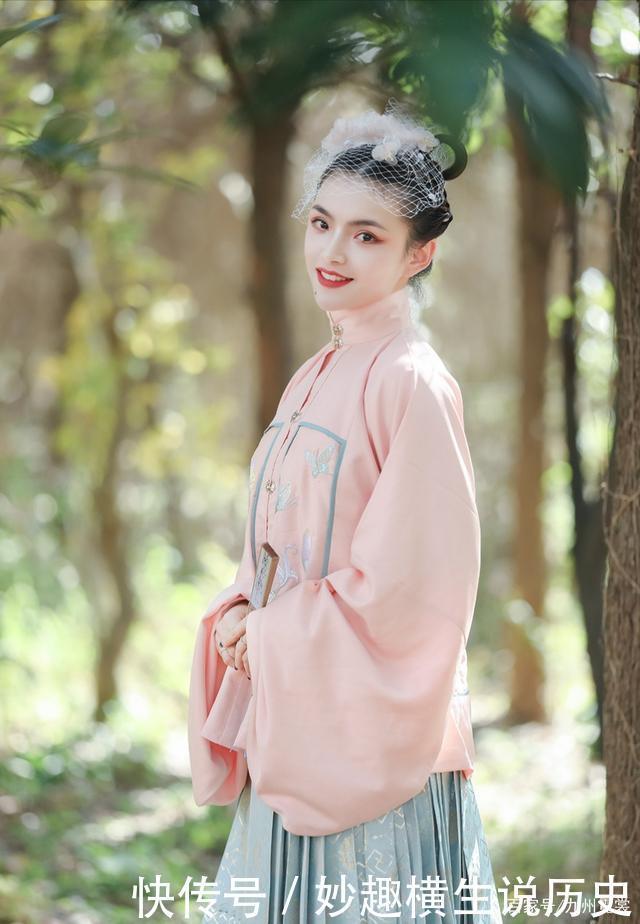 风格甜美的粉色系汉服，专属少女的配色，让你化身温柔少女