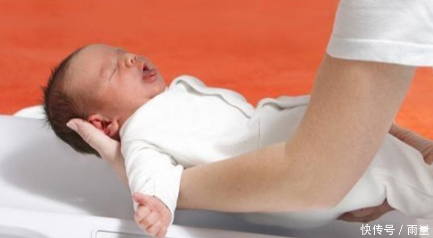 新生儿在娘胎发育得好,出生后这3个特点很明显,宝妈们可以偷着乐