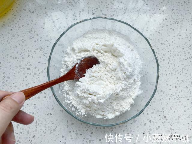 玉米油|不用猪油也酥脆，香酥美味黑芝麻桃酥，轻轻一碰酥得掉渣