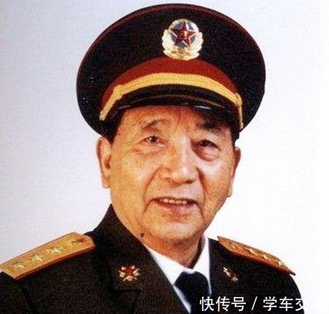 军长|身为军长的秦基伟，为何要给炊事员亲自点烟敬礼