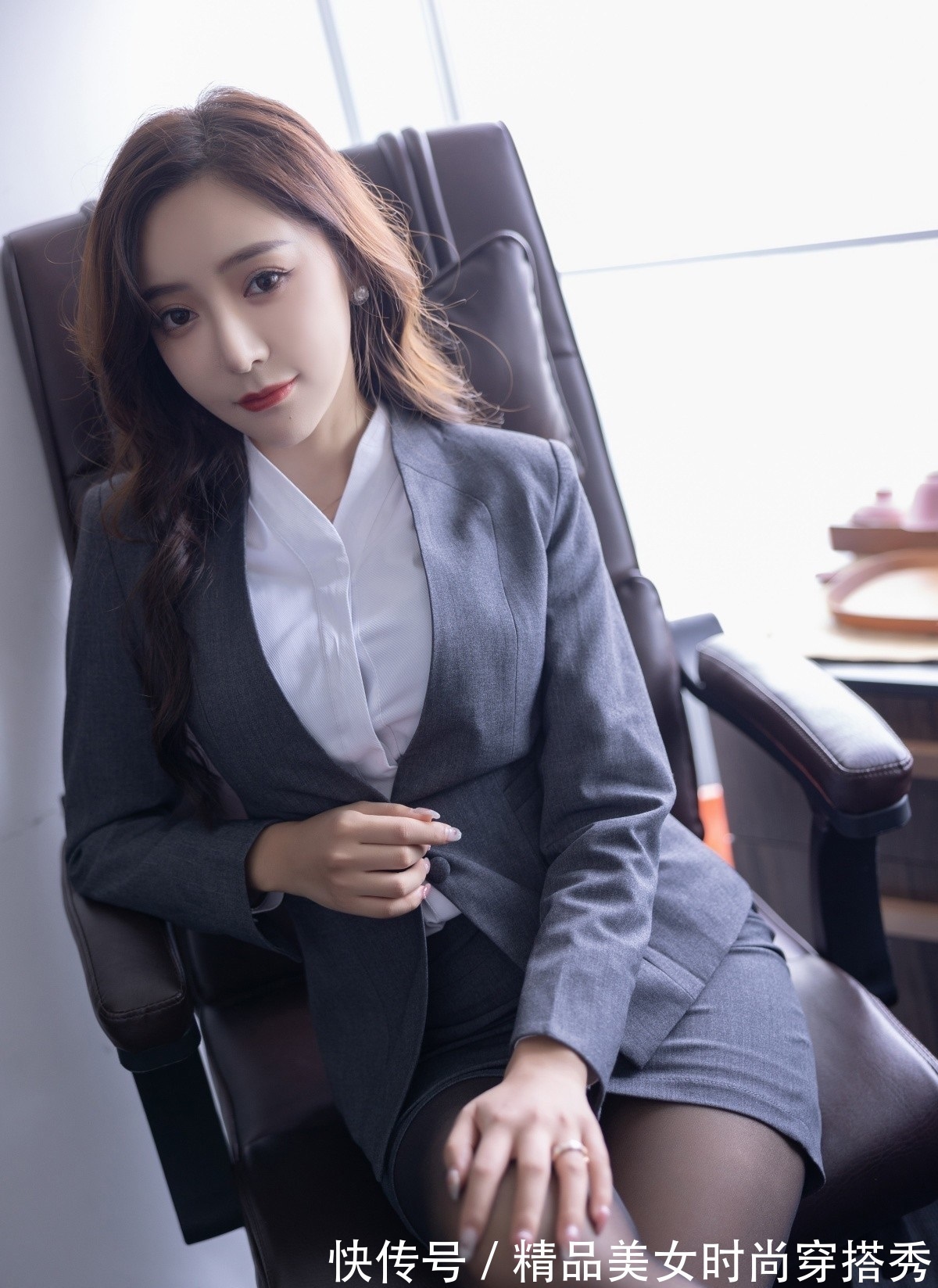 西装套装裙 职场穿搭:西装套装裙既能展现干练的职场气质,又不失女性的优雅