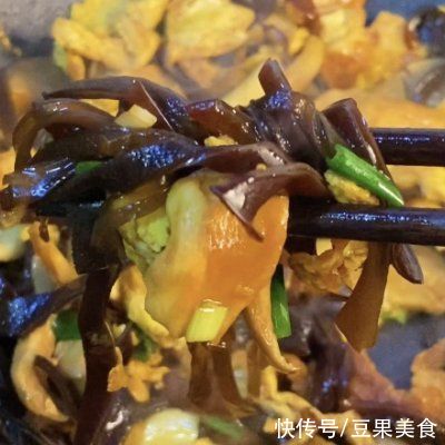 鸡蛋炒木耳|好吃下饭的美味又减脂的鸡蛋炒木耳，几分钟就学到手