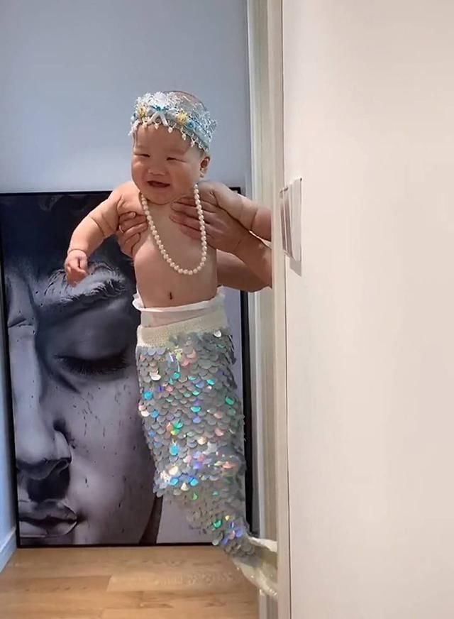 妈妈|妈妈将儿子打扮成“美人鱼”,珠光宝气的模样萌翻了,网友人工饲养的