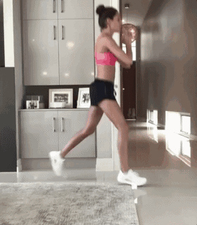 身材|小姐姐减少跑步频率,主要练习力量训练,苗条的身材变得更性感!