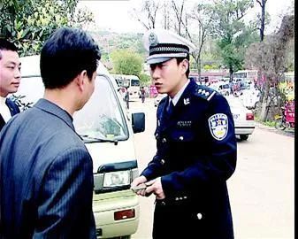 人民警察|这个爱笑的成都男神，抑郁了……