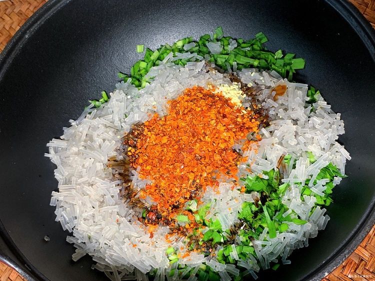 学会了可以摆摊的韭菜粉丝煎包教程，简单好学，内附馅料配方