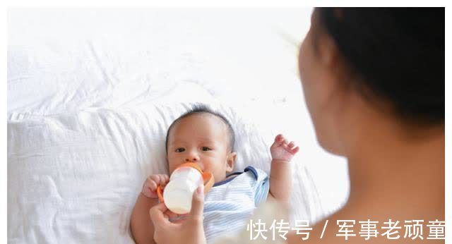 大便|宝宝的便便呈这种状态,说明他平时都没吃饱,妈妈可别饿坏宝宝