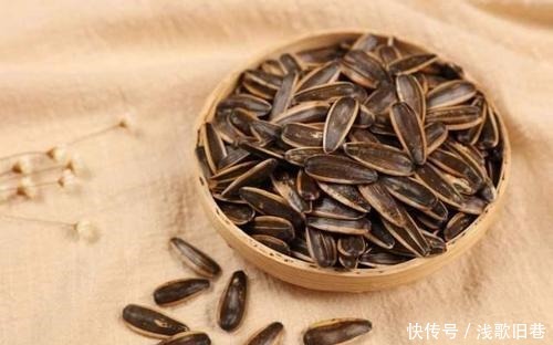 网评越吃越“上瘾”的小零食,瓜子上榜,网友吃一颗就停不下来