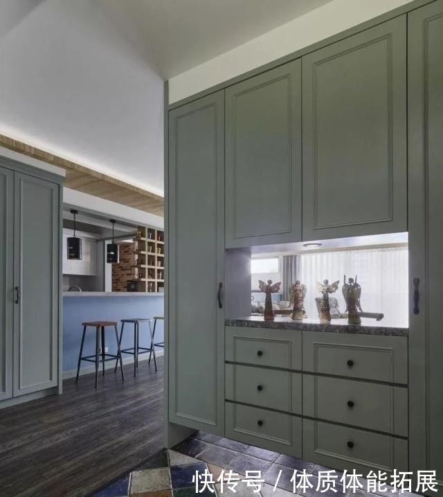 玄关|入户见厅的户型,玄关就该这样设计,不占地方又显得整齐,挺实用!