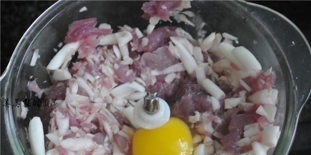 馄饨汤这么调,简单好味道,几种调料,开水一冲,比骨头汤还鲜