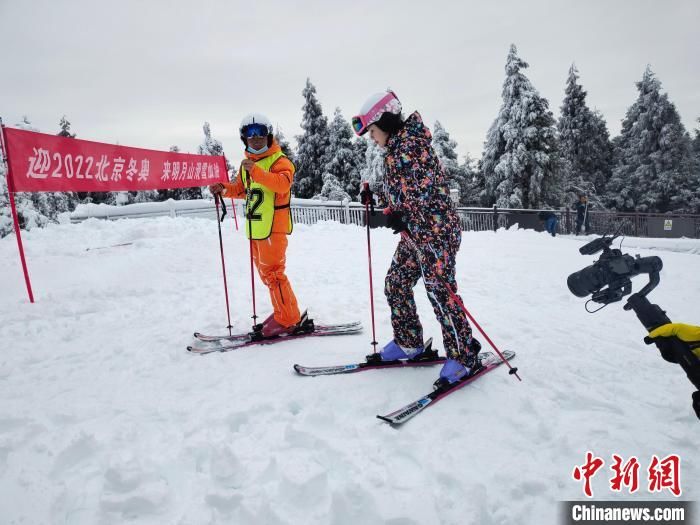 冰雪热|元旦假期中国南方掀起“冰雪热”