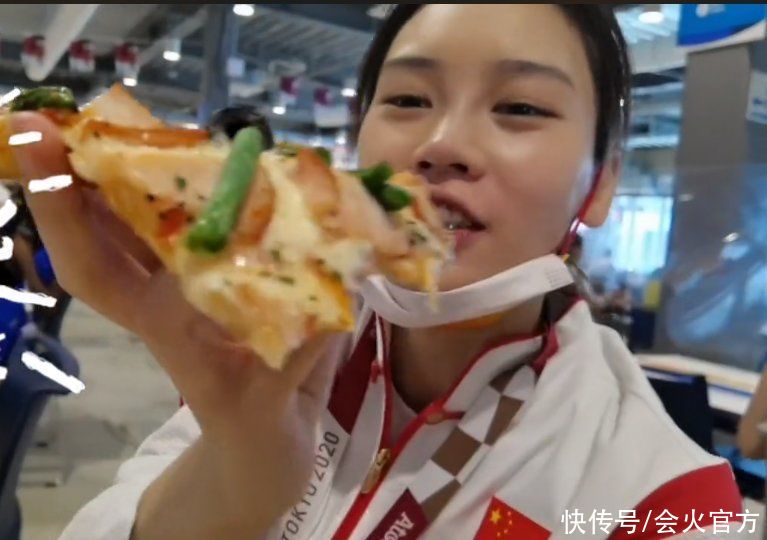 大长腿|蹦床女神刘灵玲晒日常，穿背心短裤在床上拉伸，肌肉紧实四肢有力