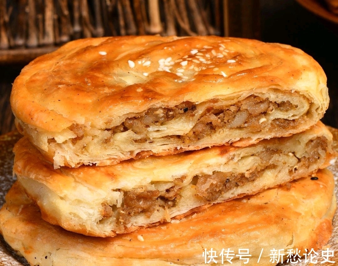 成都文旅|肖战成都美食篇,锅盔出圈成热门,白衣造型“逆生长”