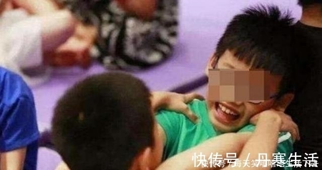 同学|孩子摔坏同学的进口玩具,家长要求巨额赔偿,奶奶:发票拿出来