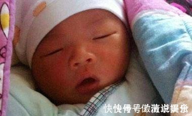 闺女|宝宝出生时, 第一个抱的人很重要! 对宝宝影响是你想象不到的