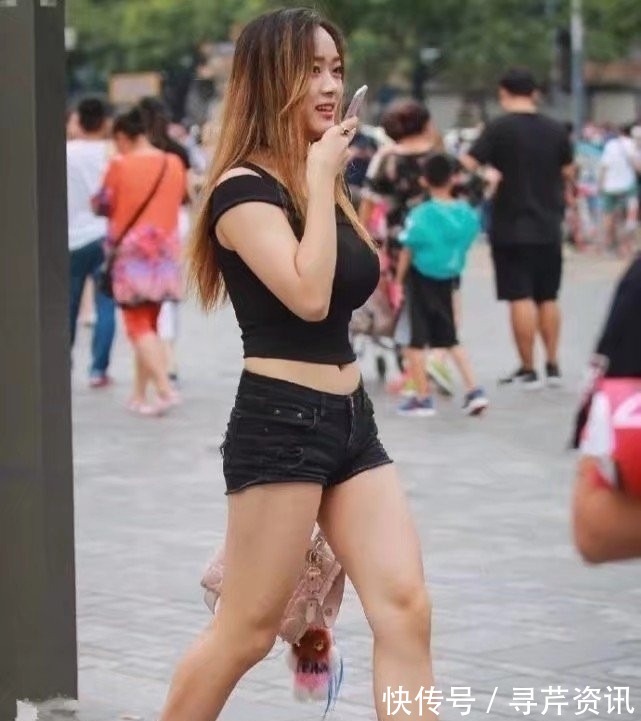 身材 无穷魅力的牛仔短裤,不仅率性又自然,还能在视觉上修饰腿型!