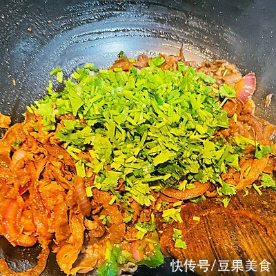 孜然粉辣椒粉|#一口新年味，全家享佳味#炒烤肉（贝勒爷烤肉）