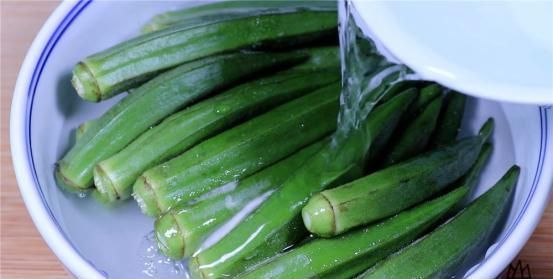 羊角菜|秋葵最忌焯水,大厨教你正确做法,鲜香脆嫩还入味,营养又解馋
